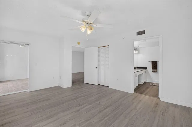  Unit 405 photo 20