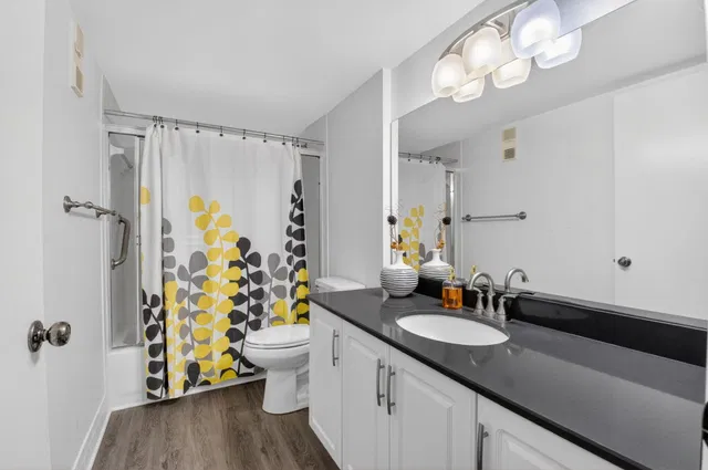  Unit 405 photo 24