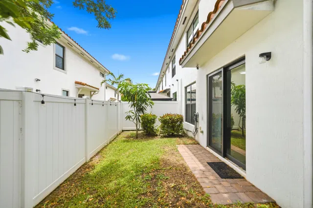  Residence photo 39