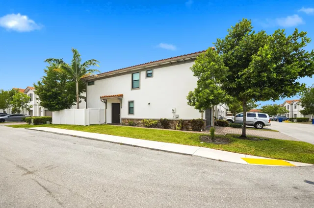 Residence photo 63