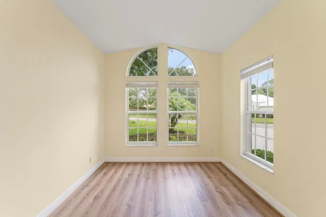 Residence photo 6