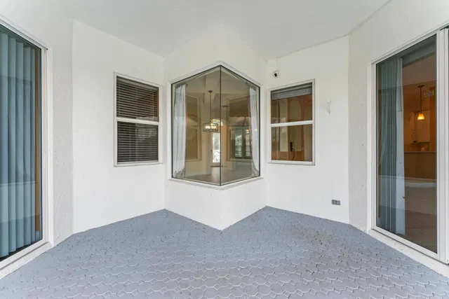 Residence photo 32