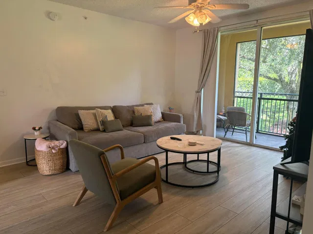  Unit 207 photo 4