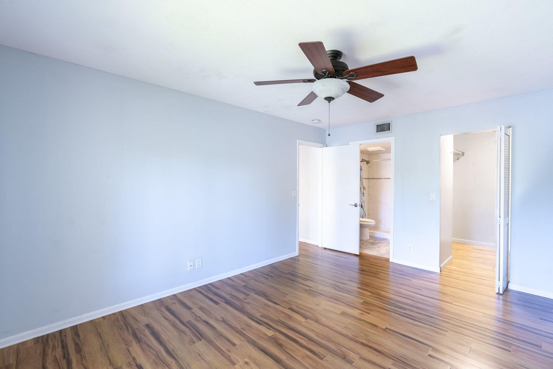 Unit B2 photo 14