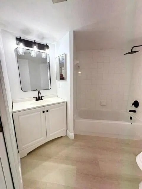 Unit 108 photo 18