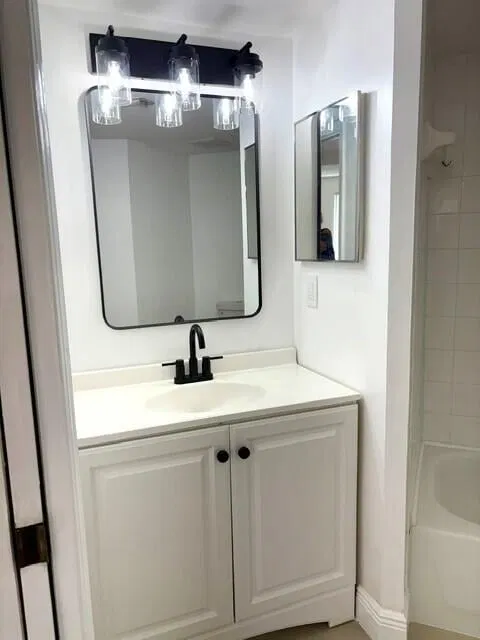 Unit 108 photo 19