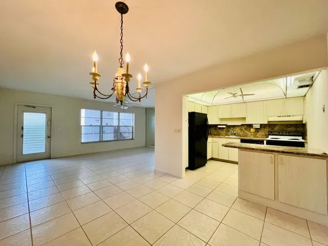 Residence photo 3