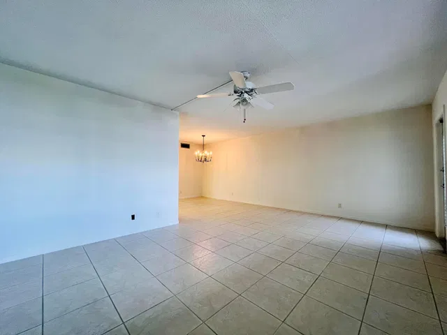 Residence photo 5