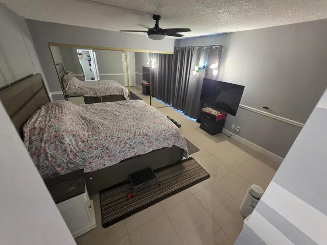 Unit B photo 19
