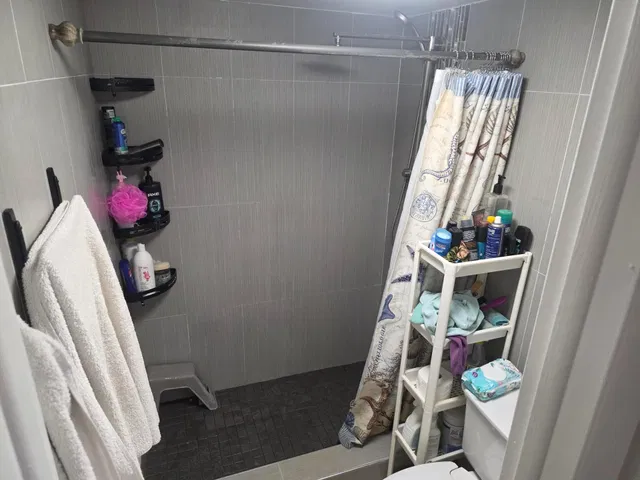 Unit B photo 21