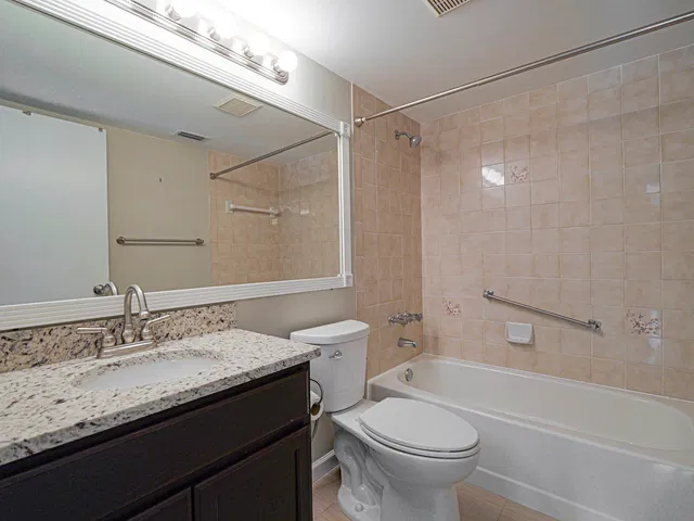 Residence photo 16