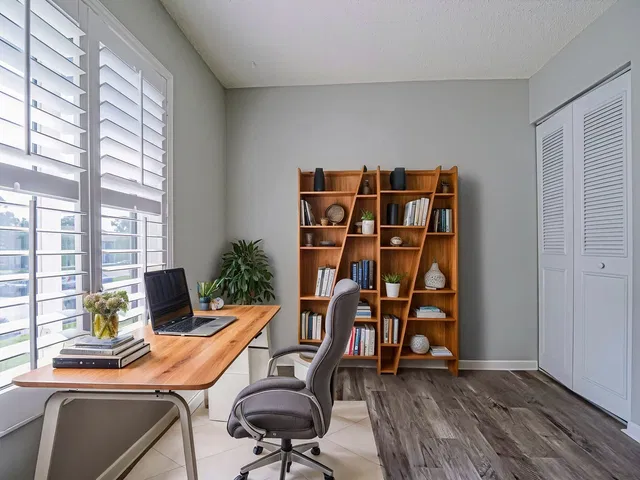 Residence photo 30