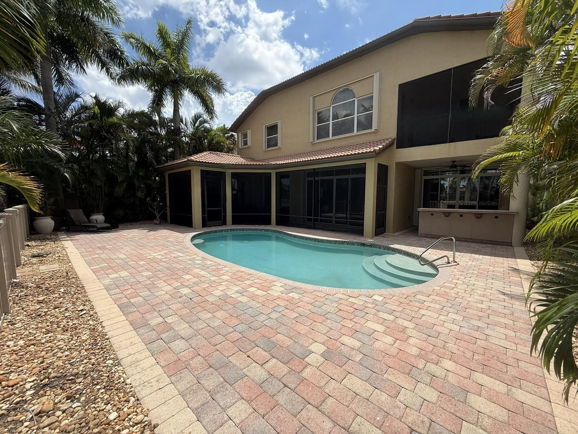 Residence photo 2