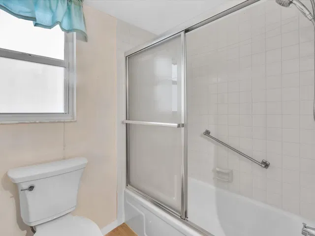 Unit 104 photo 19