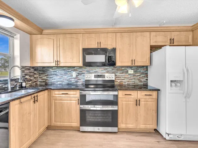 Unit 104 photo 25
