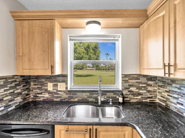 Unit 104 photo 27