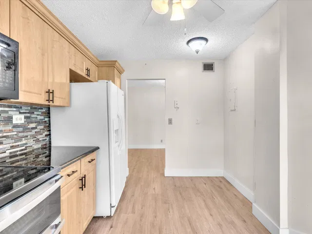 Unit 104 photo 28
