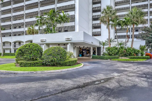 Golfview North Palm Beach II Unit 403 photo 3