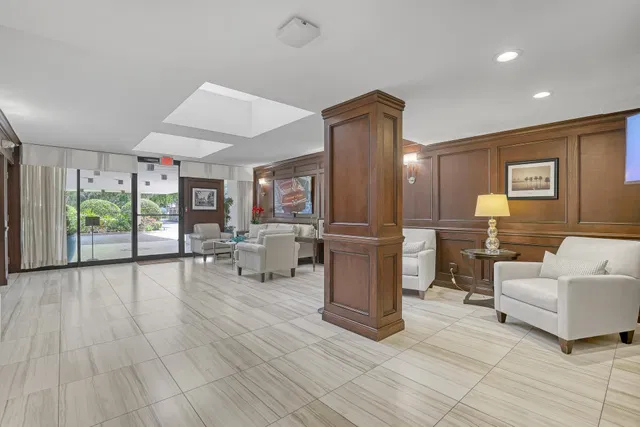Golfview North Palm Beach II Unit 403 photo 4