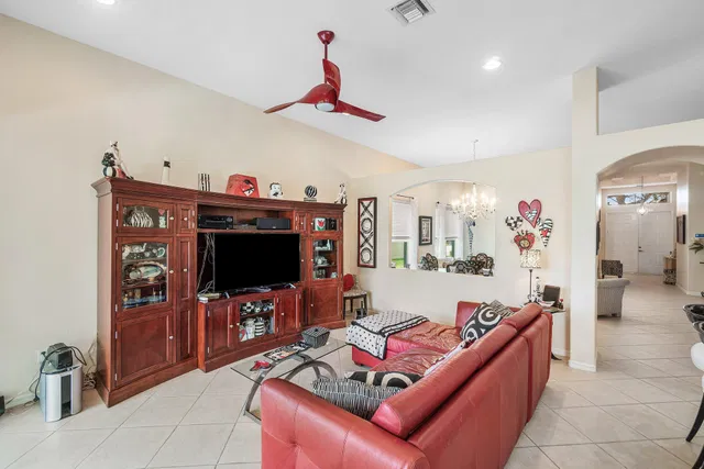 Residence photo 12