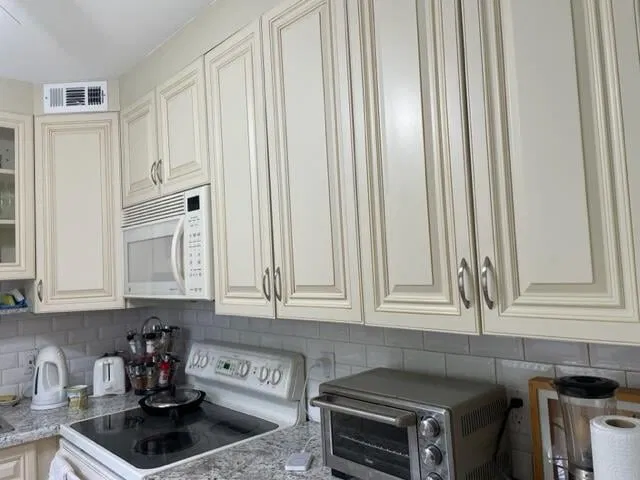 Unit 640 photo 2
