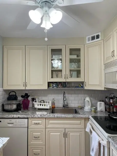 Unit 640 photo 4