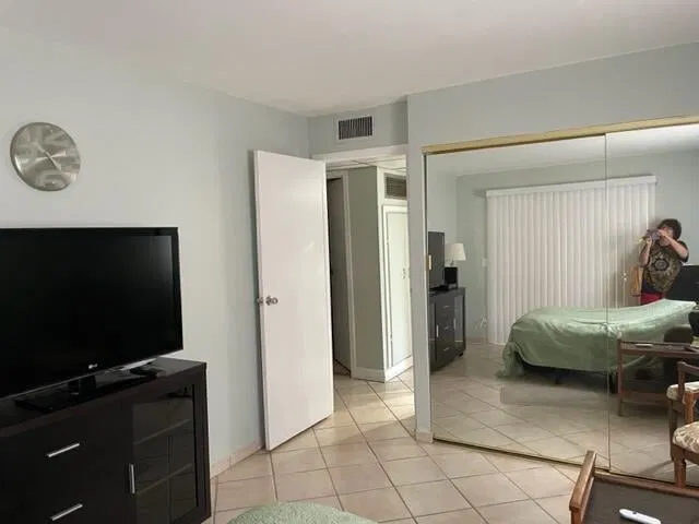 Unit 640 photo 9