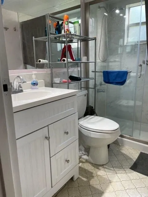 Unit 640 photo 11