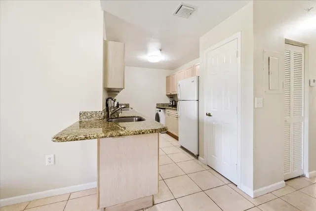  Unit 308 photo 9