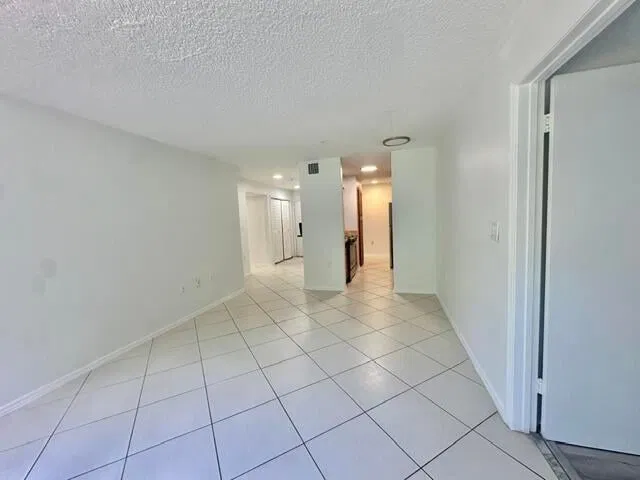 Unit 11 photo 8
