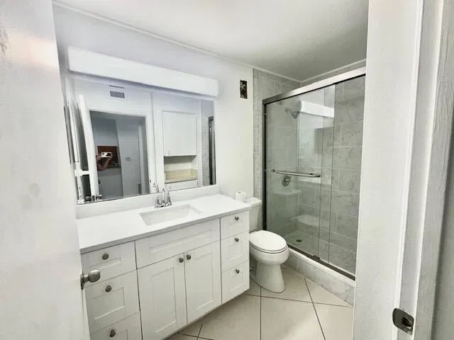 Unit 11 photo 12
