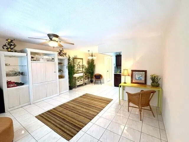 Unit 12 photo 11