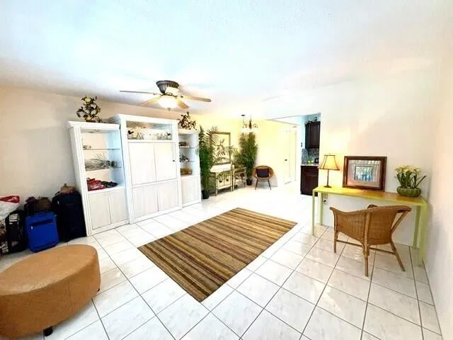 Unit 12 photo 14
