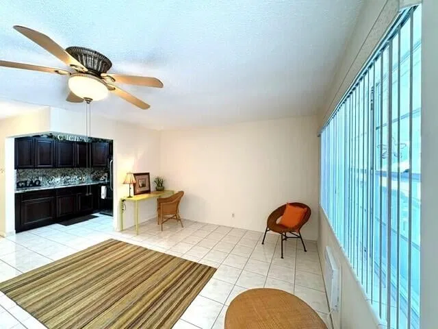 Unit 12 photo 15