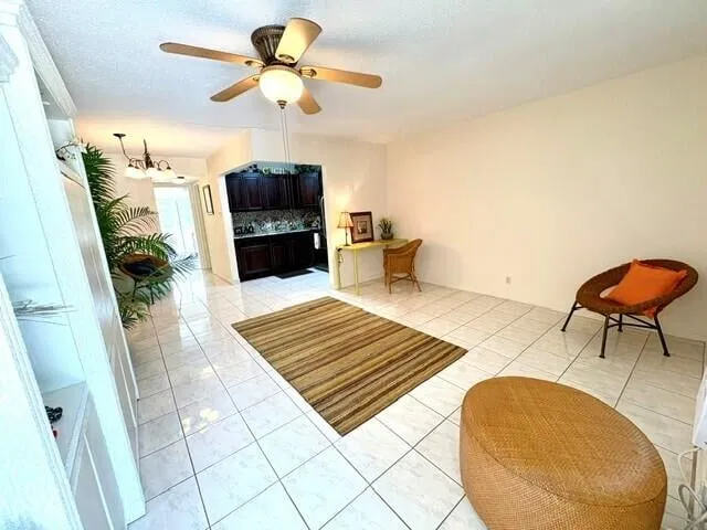 Unit 12 photo 17
