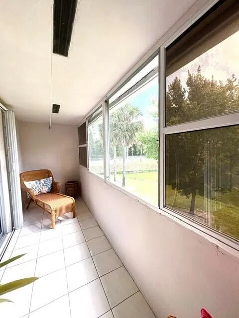 Unit 12 photo 28