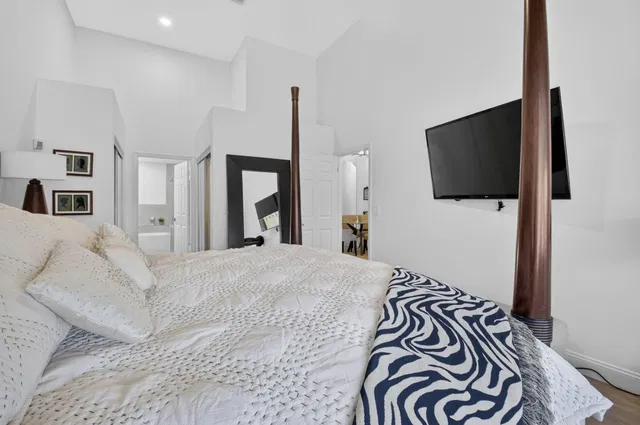 Unit 104 photo 25