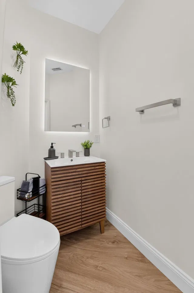 Unit 104 photo 28