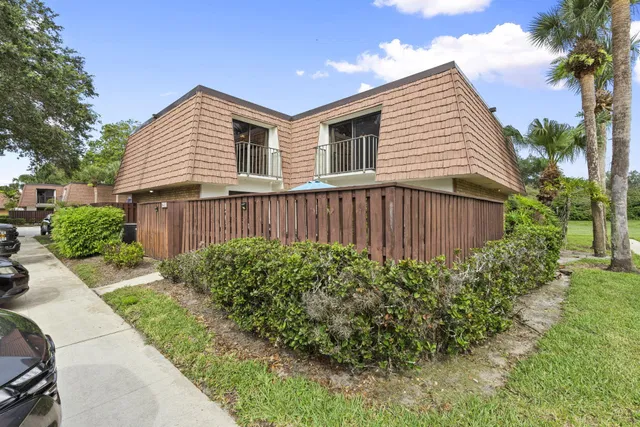 Residence photo 18