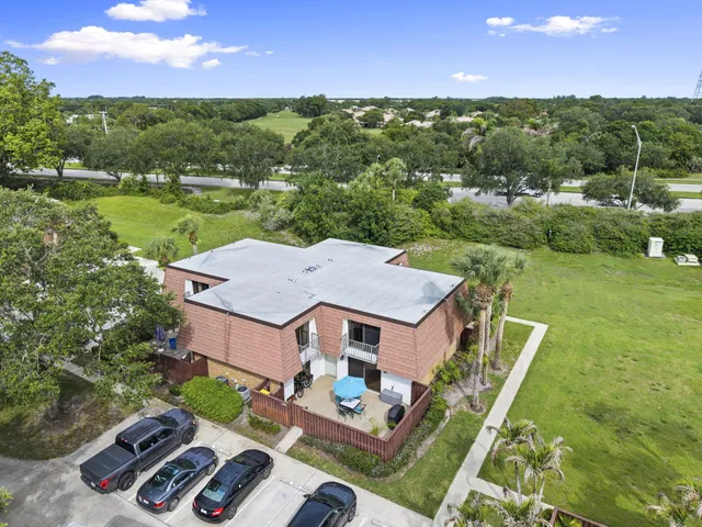 Residence photo 19