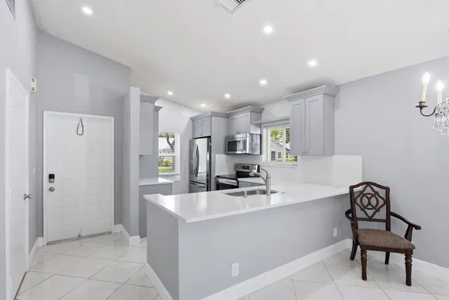Residence photo 5