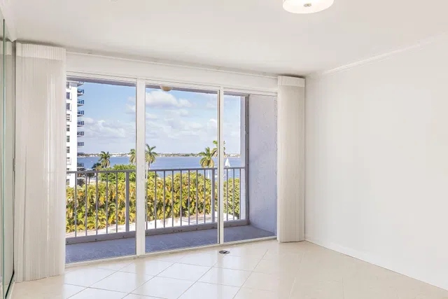 Unit 505 photo 2