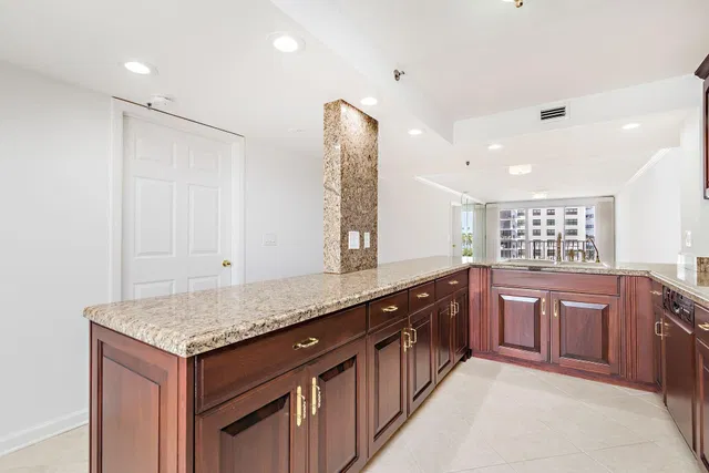 Unit 505 photo 10