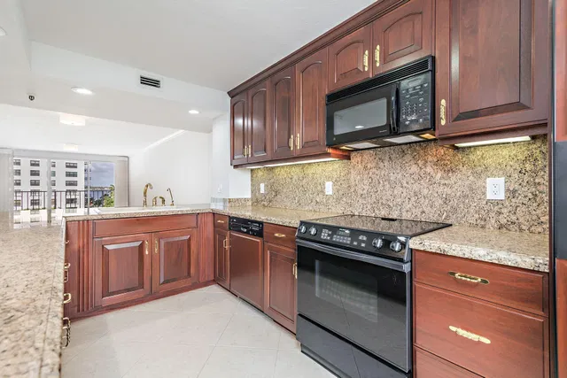 Unit 505 photo 11