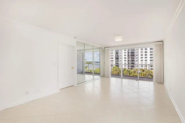 Unit 505 photo 27