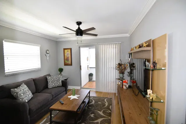 Residence photo 6
