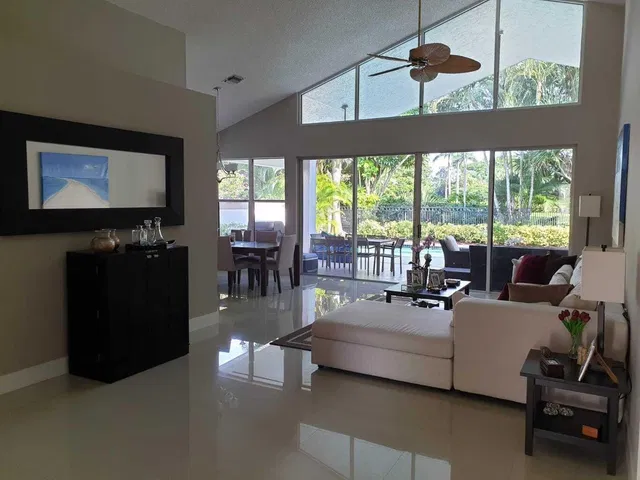 Residence photo 3