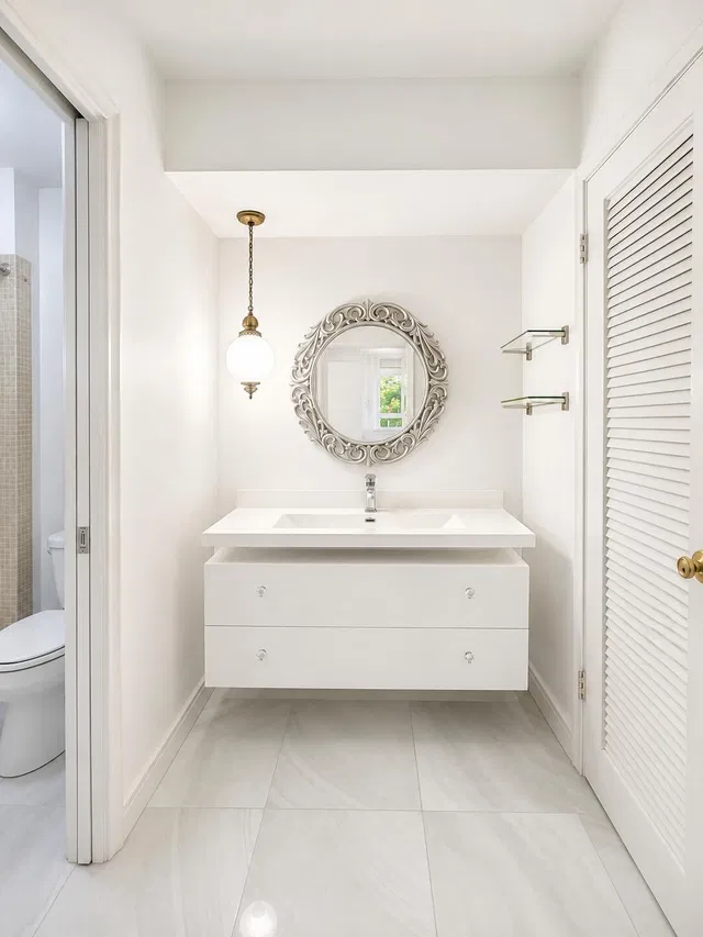 Unit 329 photo 3