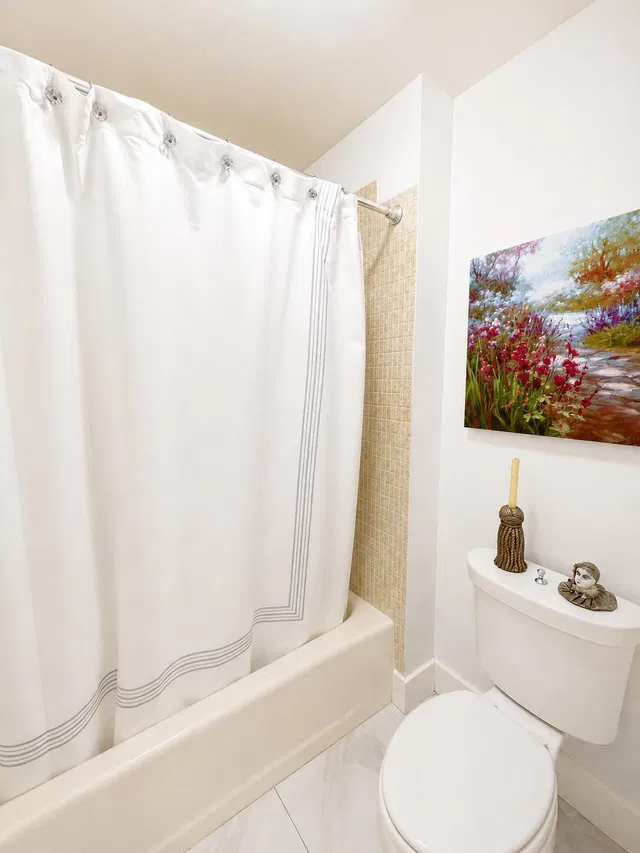 Unit 329 photo 4