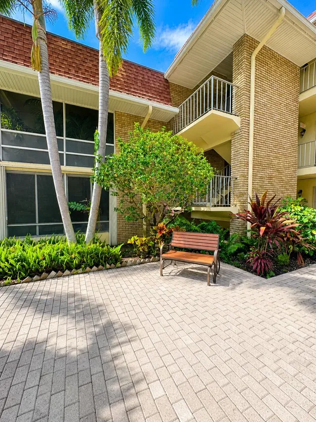 Unit 329 photo 10